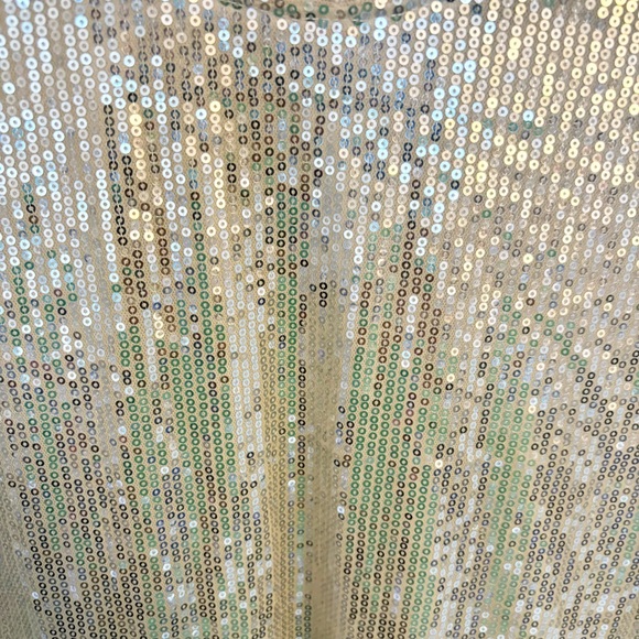 Amazon Cream Sequin Tee Size Small - Picture 3 of 4